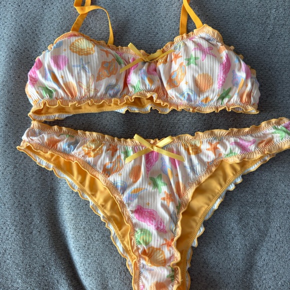 Colorful Patterned Bikini Set - Picture 3 of 4